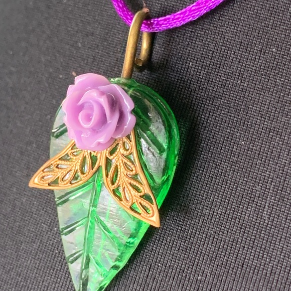 Necklace glass leaf purple and green choker - Picture 3 of 7
